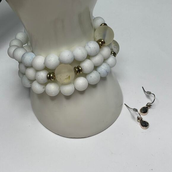 three white bracelets set costume jewelry pull on stretch some clear beads - Picture 7 of 13